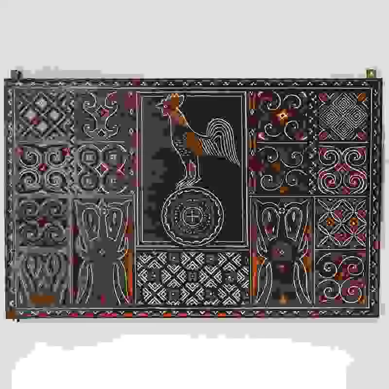 304 - Bemalte Holzplatte mit Hahn und Ornamentik