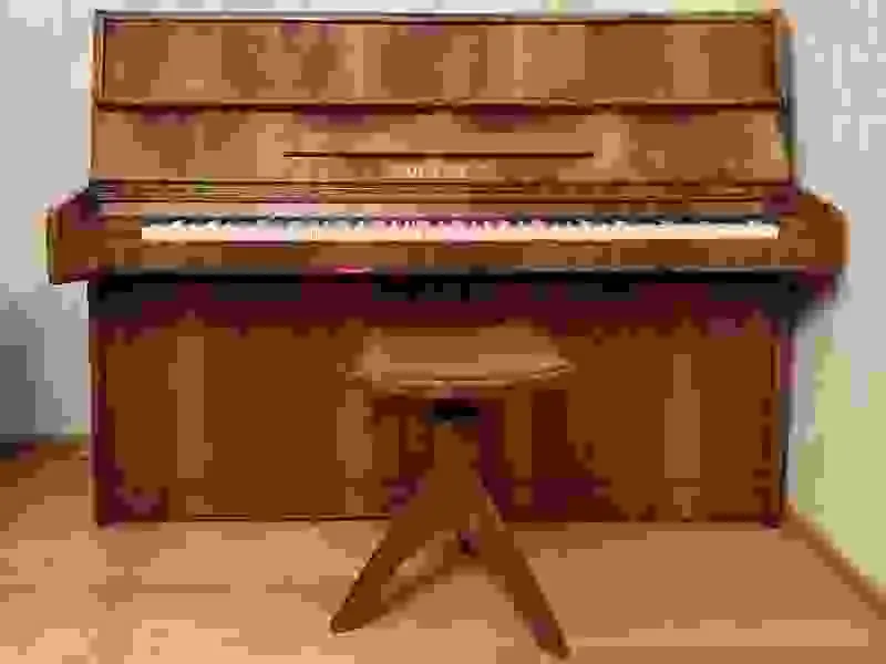 A-509 – Klavier DOINA mit Hocker