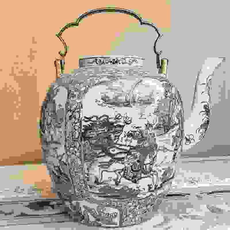 A-522 – Chinesische Porzellan-Teekanne mit Henkel
