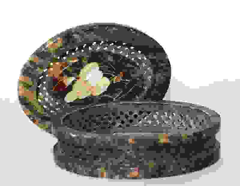 A-538 – Ovale Speckstein-Dose mit Blumenintarsie