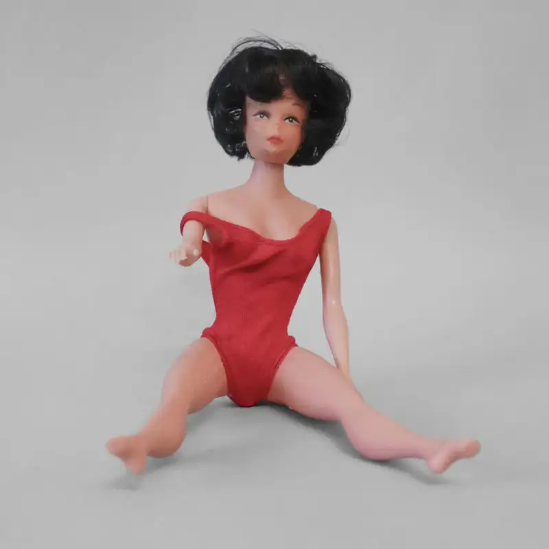 A-015 - Vintage-Modepuppe im roten Badeanzug (ca. 1960er–70er)