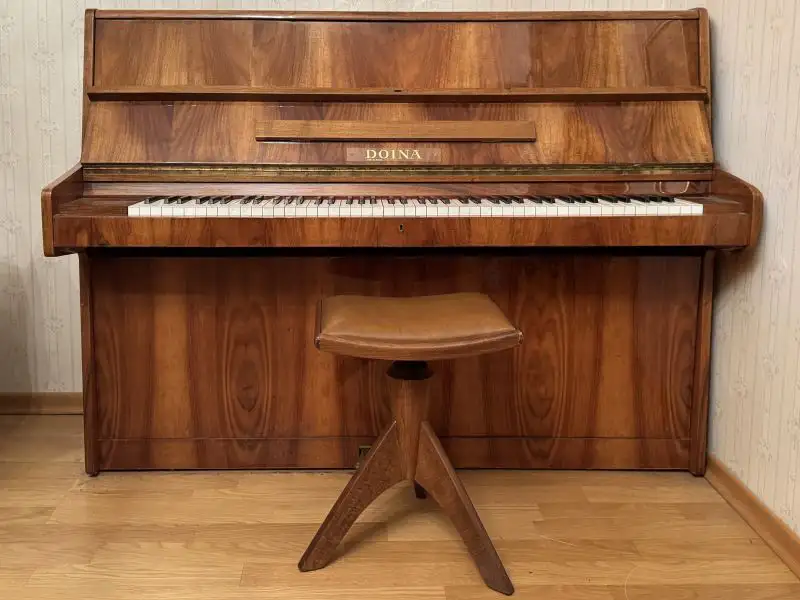 A-509 – Klavier DOINA mit Hocker