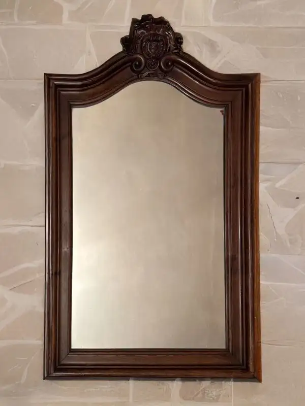 A-518 – Wandspiegel mit geschnitztem Holzrahmen